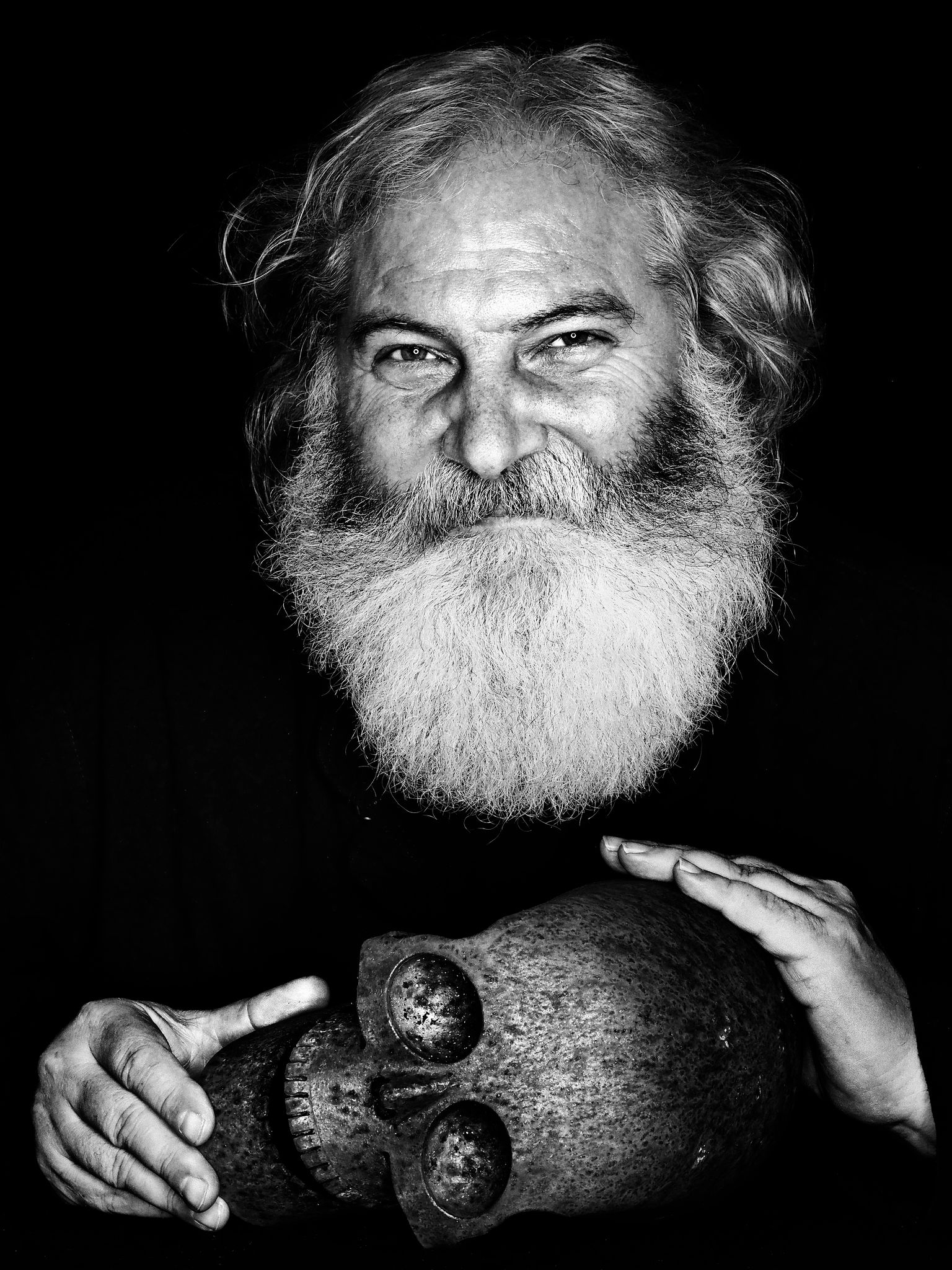 Wolfgang Oude Hengel mit Eisenschädel - Skeletoni